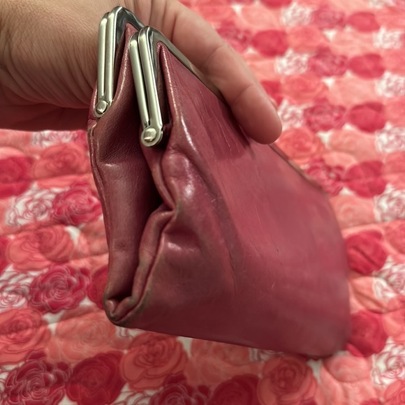 Hobo wallet in a pink color with a tan brown interior design. Great condition! - Picture 12 of 12
